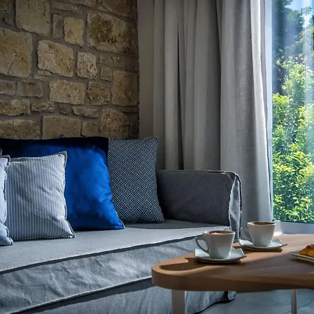 Mary & Mary Royal Aparthotel 3*