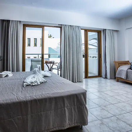 Mary & Mary Royal Aparthotel 3*