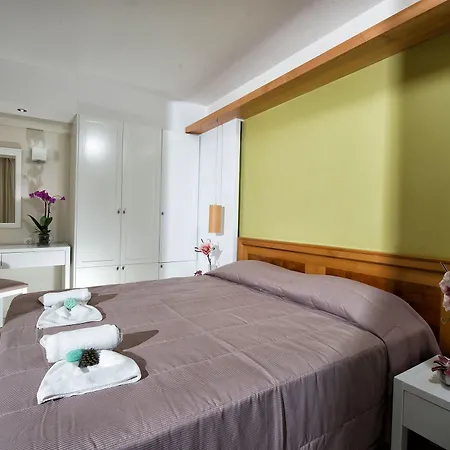 Mary & Mary Royal Aparthotel