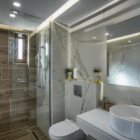 Mary & Mary Royal Aparthotel 3*