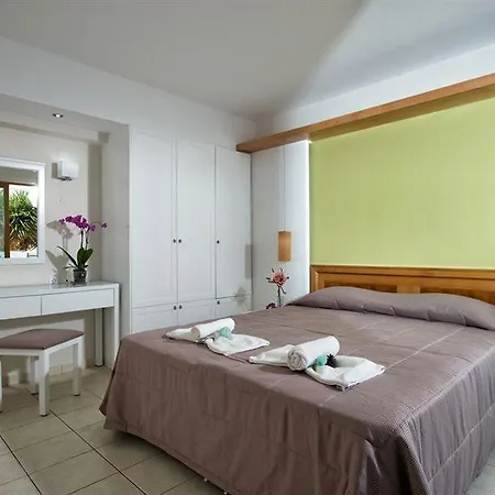 Mary & Mary Royal Aparthotel 3*